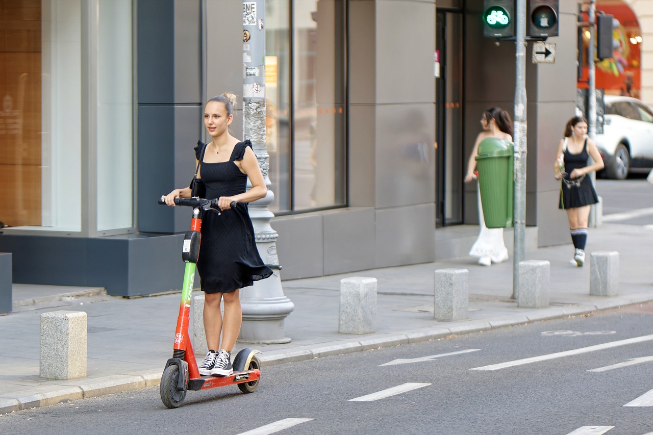 Párizs meglépte! Eltűnnek az elektromos rollerek a francia fővárosból! Szerintetek jó döntés mindez?